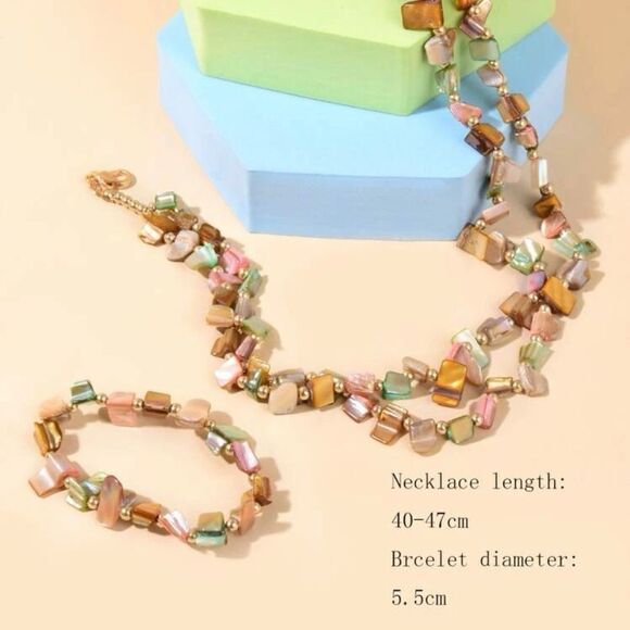New Beautiful Layered Multicolor Shell Beaded Necklace Set - Picture 3 of 4